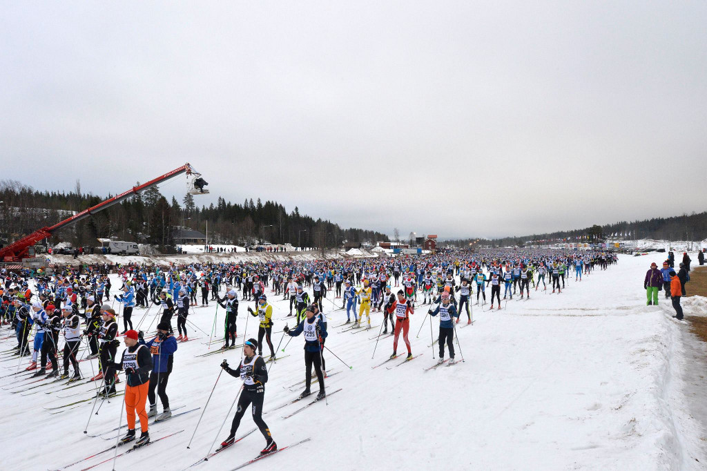 มวลมหาชาวนักแข่งสกีที่ Vasaloppet - ภาพจาก Facebook Vasaloppet