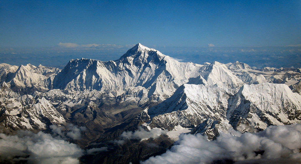 ยอดเขาเอเวอเรสต์ ยอดเขาที่สูงที่สุดในโลก (ภาพจาก Wikipedia)