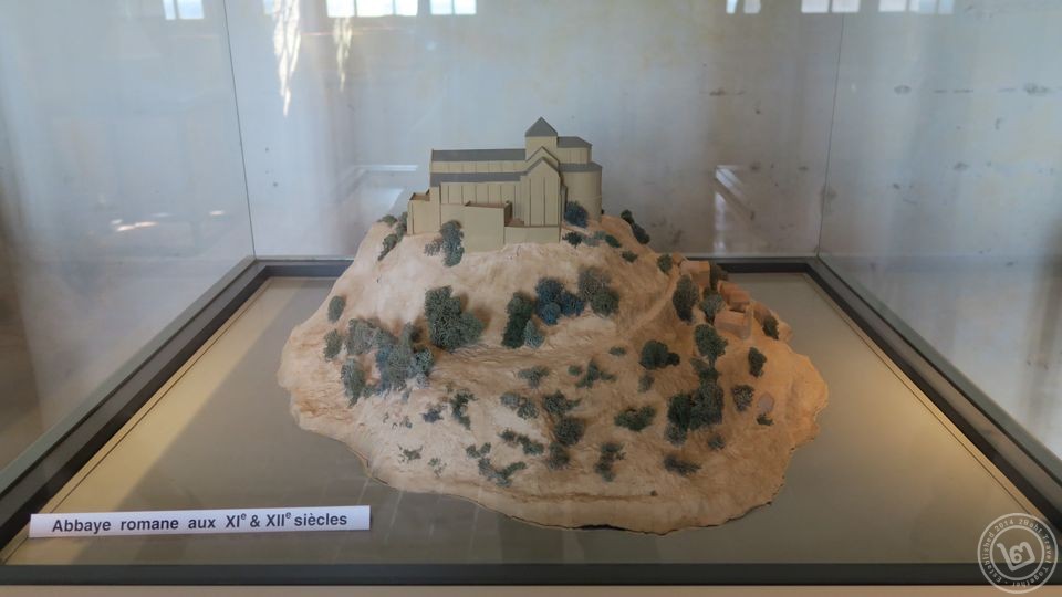 Mont Saint-Michel ในศตวรรษที่ 11-12 ช่วงเริ่มต้น