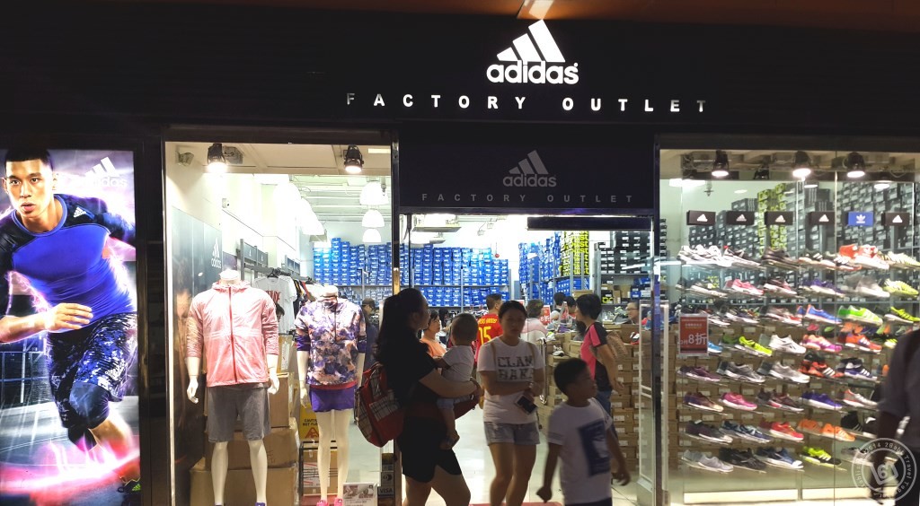 Adidas Outlet ที่ตึก Camel Paint ฮ่องกง