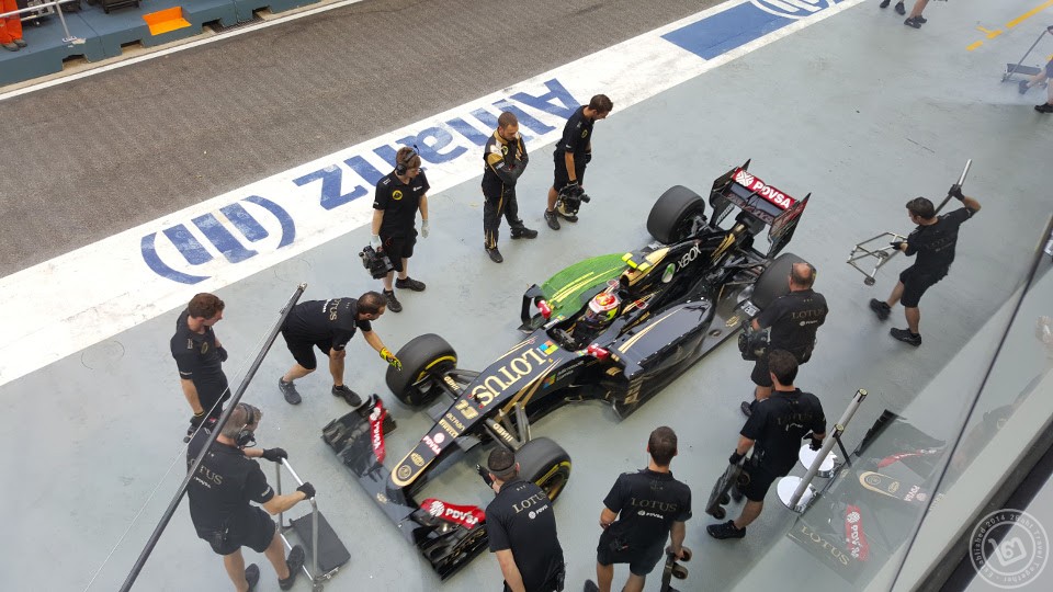 Lotus F1 Pit Team