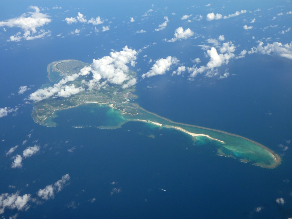 ภาพถ่ายทางอากาศเกาะคุเมะจิมา (ภาพจาก wikipedia)