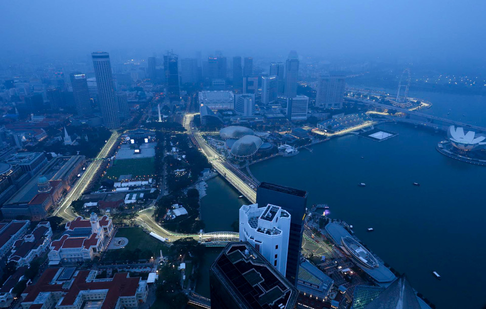 ภาพถ่ายบรรยากาศสนามจากมุมสูง (ภาพจาก F1 Singapore Grand Prix)