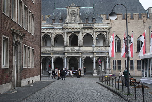อาคารศาลางกลาง (City Hall) ที่ใช้มาตั้งแต่ศตวรรษที่ 12 เก่าที่สุดในเยอรมนี (ภาพโดย Politikaner / Wikipedia)