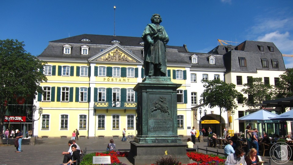 รูปปั้นของ Beethoven ที่เมือง Bonn