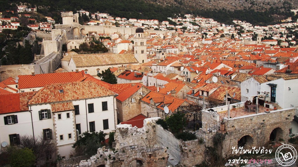 หลังคาสีส้มของเมืองเก่า Dubrovnik ในปัจจุบัน