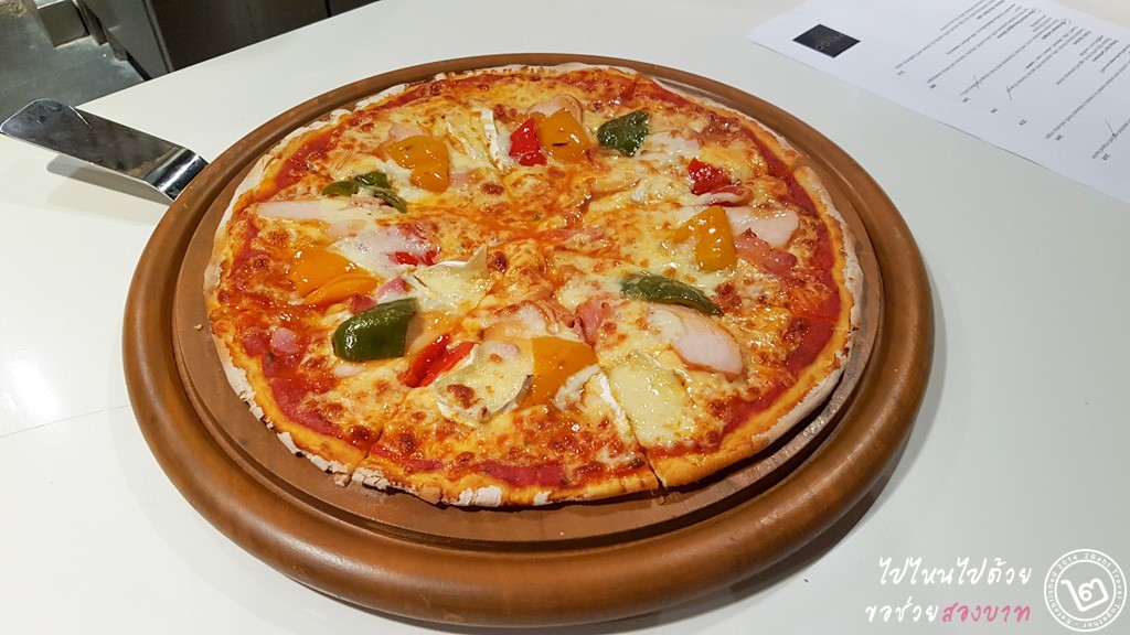 Fruity Chicken Pizza by Prego Trattoria, Novotel Bangkok Impact