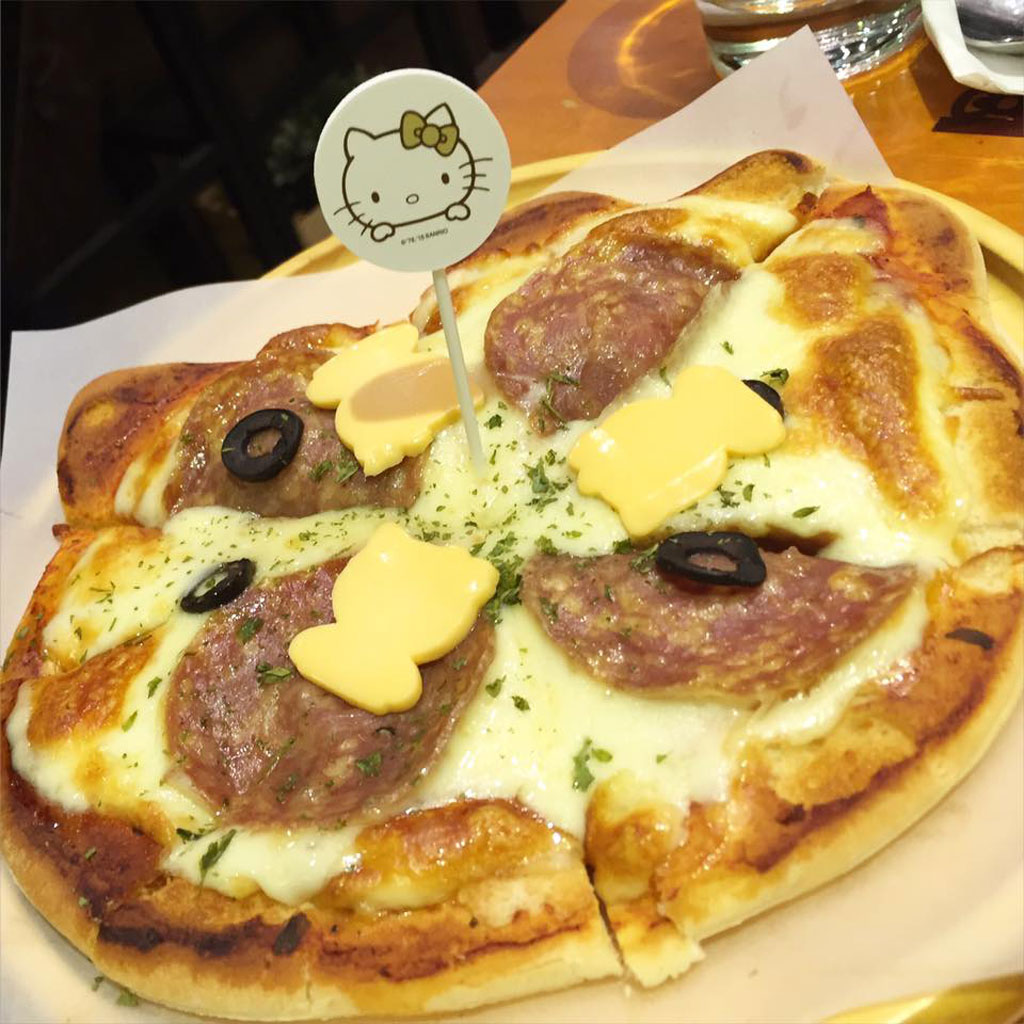 Pizza จาก Hello Kitty Secret Garden ฮ่องกง