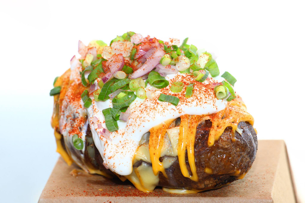 Baked potato with sour cream and cheese, ร้าน 3 Potatoes
