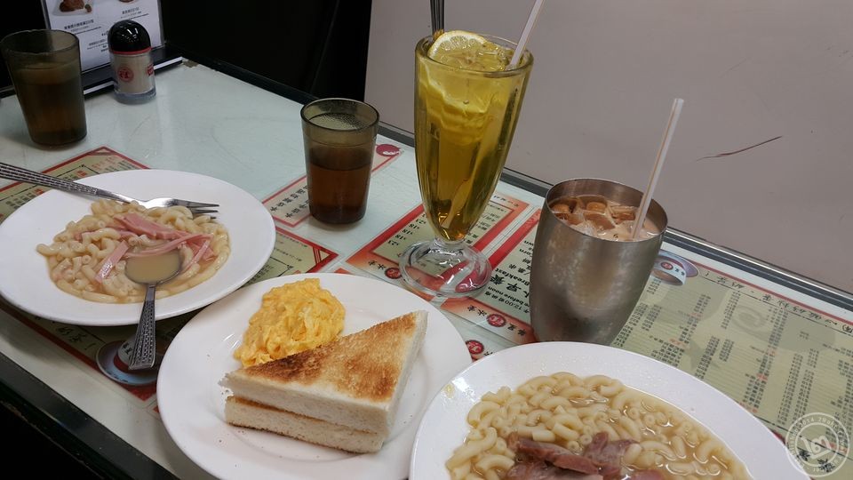 กินอาหารเช้าแบบคนฮ่องกงที่ร้าน Capital Cafe ย่าน Wan Chai