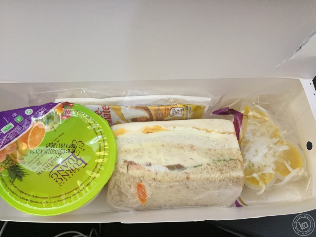 รีวิว อาหารว่างเมนูใหม่จากการบินไทย TG110 กรุงเทพ – เชียงใหม่