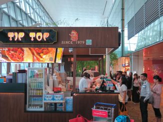 ร้านกะหรี่พัฟ Tip Top สาขาสนามบินชางงี สิงคโปร์
