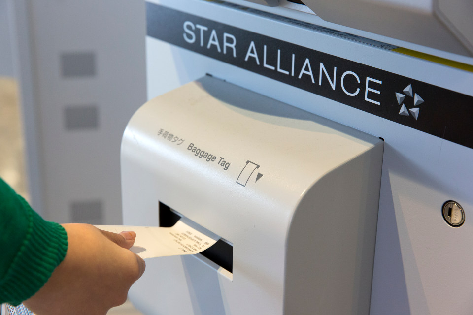 Star Alliance ติดตั้งตู้เช็คอินแบบใหม่ที่นาริตะ พิมพ์แท็กติดกระเป๋าเองได้เลย