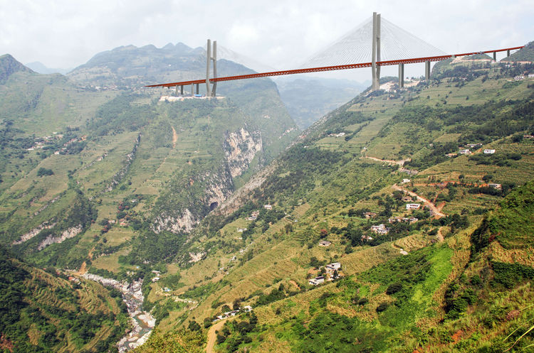 จีนเปิด “สะพานที่สูงที่สุดในโลก” 565 เมตรเหนือแม่น้ำ